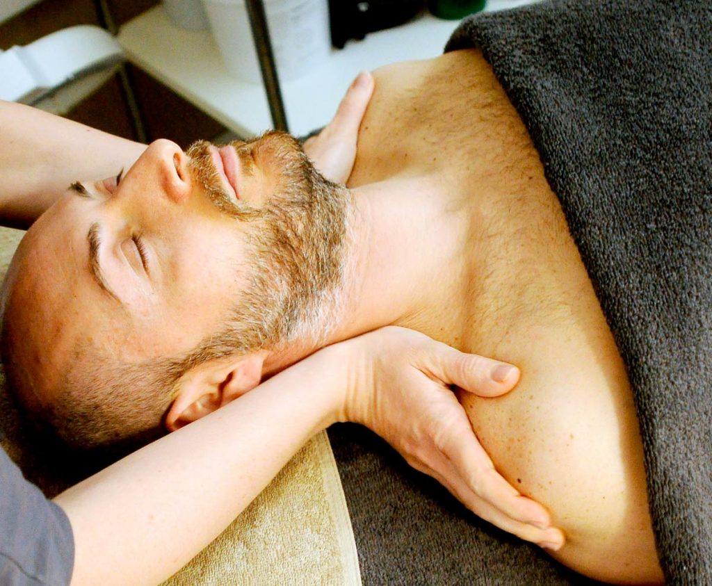 Salle de bain de la Suite Royale avec éclairage doux, idéale pour un moment de bien-être au cœur du Vieux-Lille.